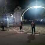 Aman & Nyaman! Polisi Atur Lalu Lintas Jamaah Tarawih di Gerung