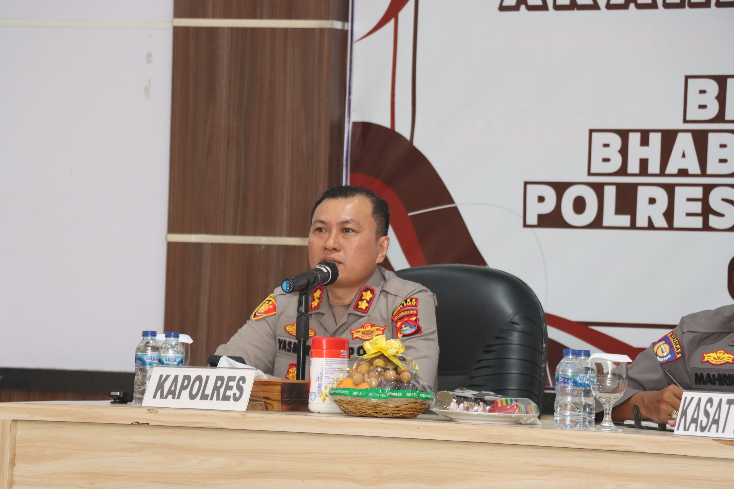Kapolres Lombok Barat Tekankan Peran Krusial Bhabinkamtibmas dalam Harkamtibmas