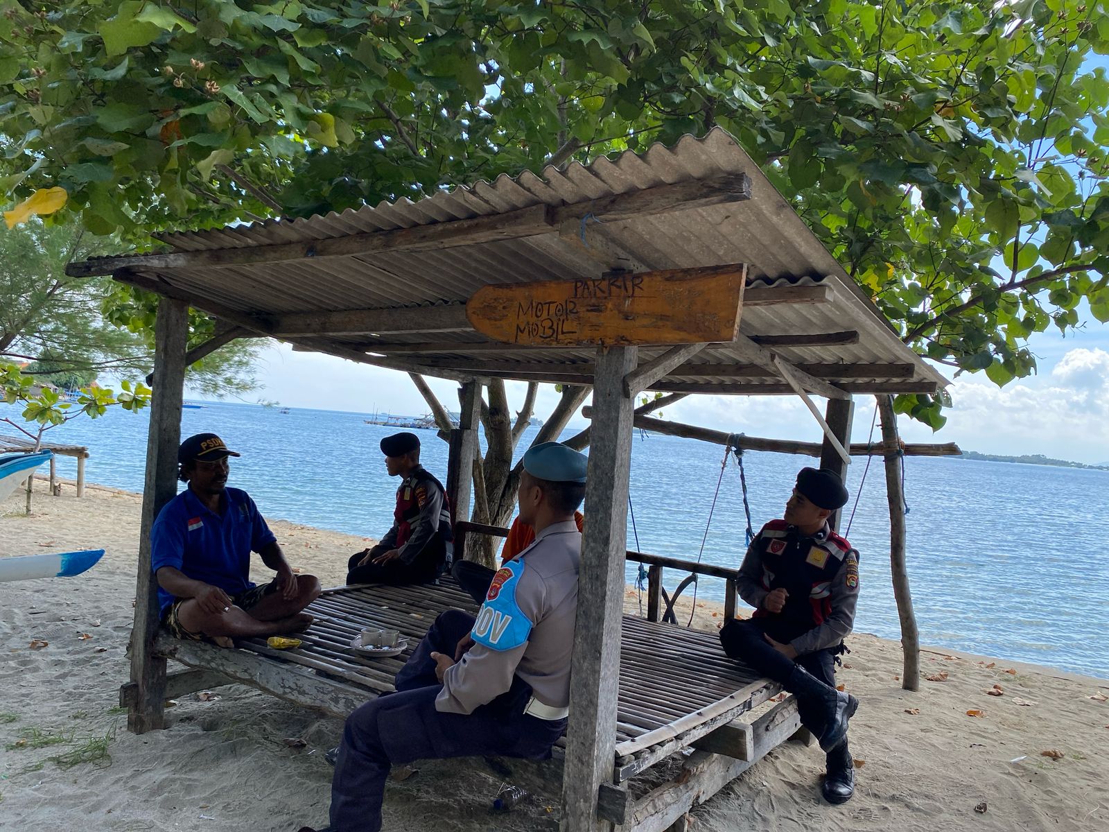 Keamanan Wisata Terjaga, Polsek Sekotong Sukses Laksanakan KRYD di Pantai Arjuna