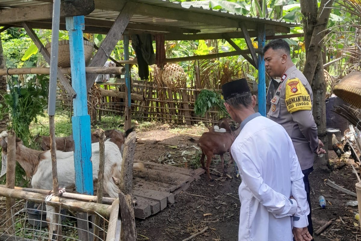 Bhabinkamtibmas Desa Senggigi Ajak Warga Maksimalkan Lahan Kosong