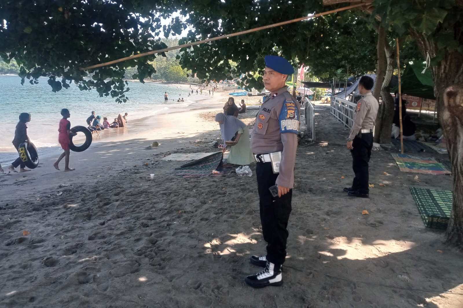 Patroli Rutin Polsek Batulayar Jaga Kondusifitas Wisata Senggigi