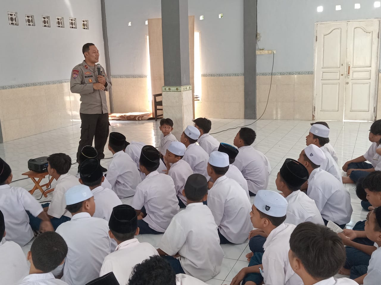 Kenakalan Remaja Jadi Fokus Sosialisasi Polres Lombok Barat di Aik Ampat