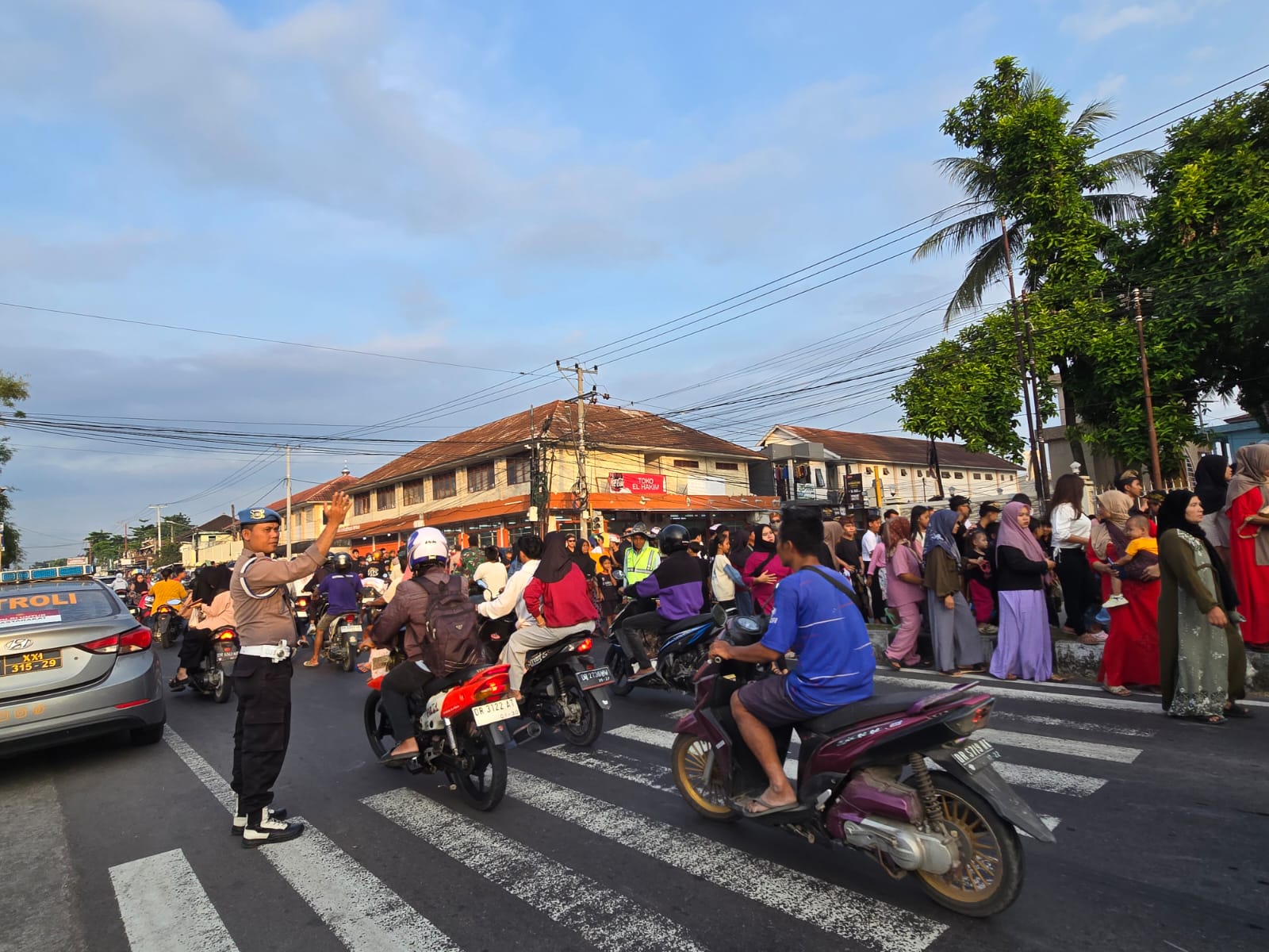 Tradisi Nyongkolan di Lombok Barat: Polsek Kediri Pastikan Acara Berjalan Lancar
