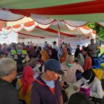 Warga Labuapi Terima Layanan Kesehatan dan Bansos Gratis dari Polri