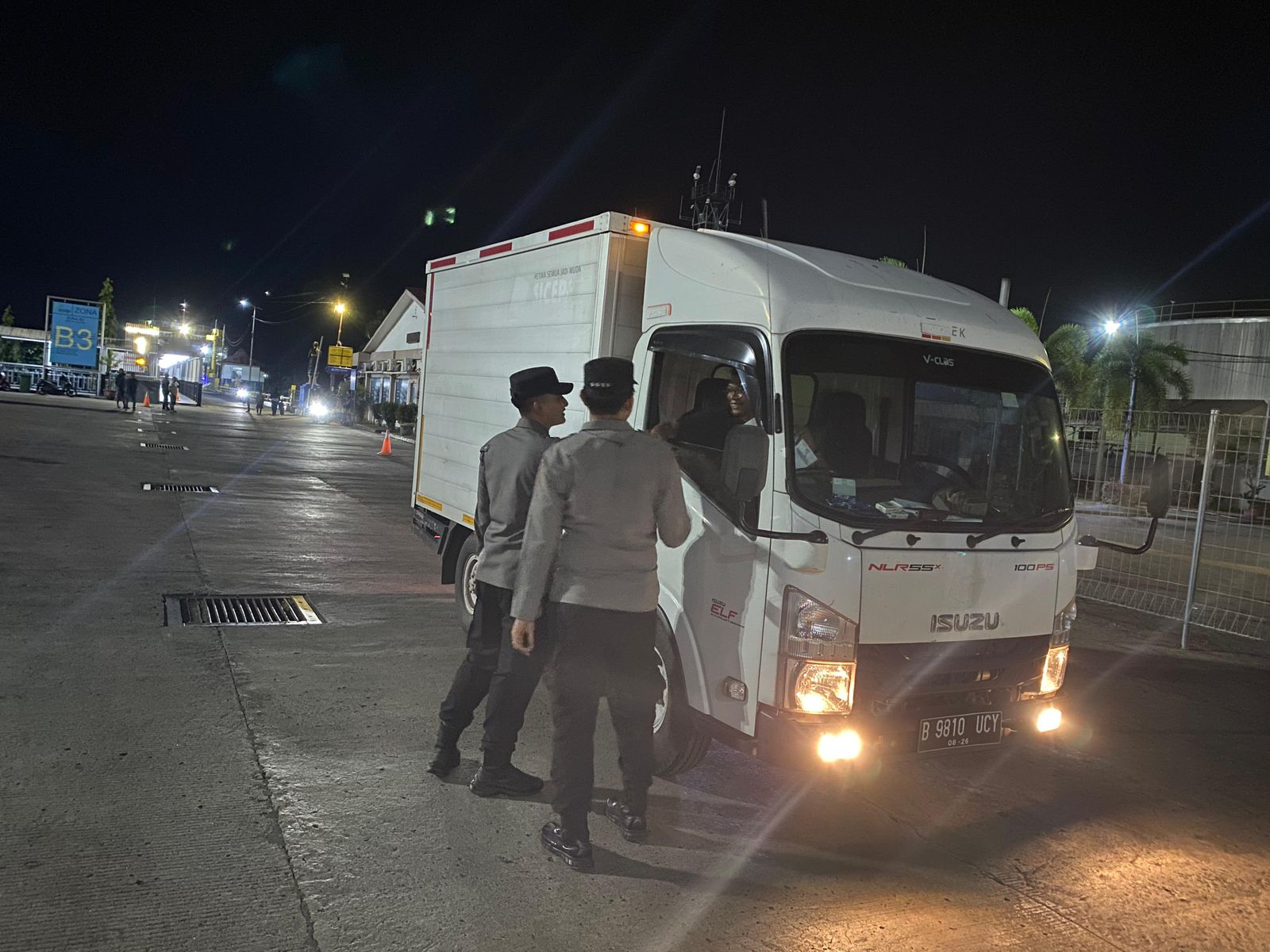 KMP Surya 777 Tiba di Lembar, Polisi Pastikan Proses Bongkaran Aman