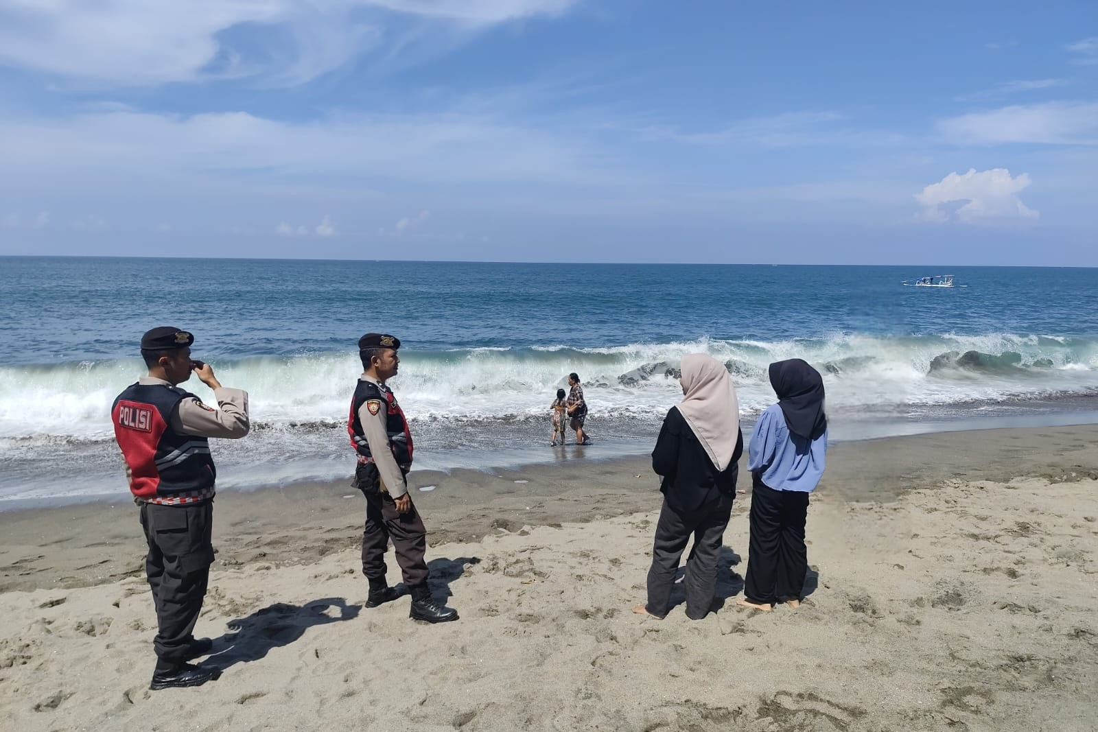 Sat Samapta Polres Lombok Barat Intensifkan Patroli Wisata di Desa Lembar