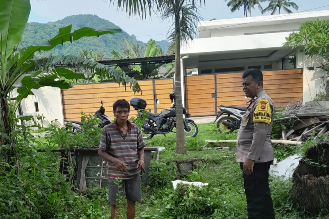 Dukung Ketahanan Pangan, Bhabinkamtibmas Ajak Warga Krandangan Bertani dan Beternak