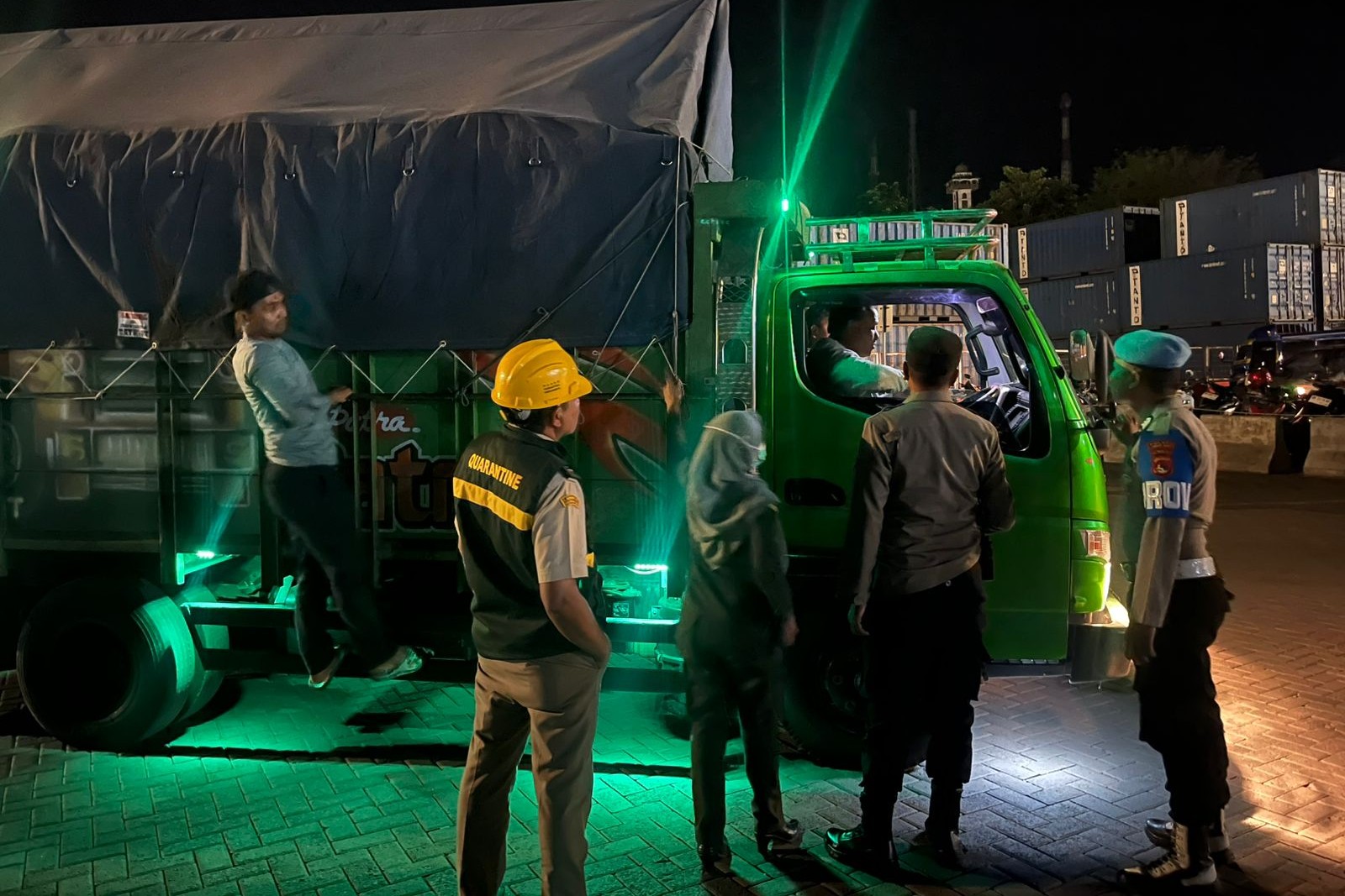 Polsek Kawasan Pelabuhan Lembar Cegah Gangguan Kamtibmas Lewat Pemeriksaan Bongkaran