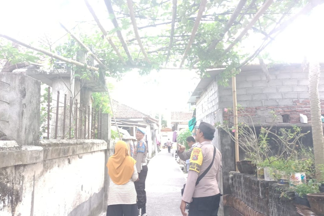 Bhabinkamtibmas Desa Ombe Baru Ajak Warga Wujudkan Kemandirian Pangan dari Pekarangan